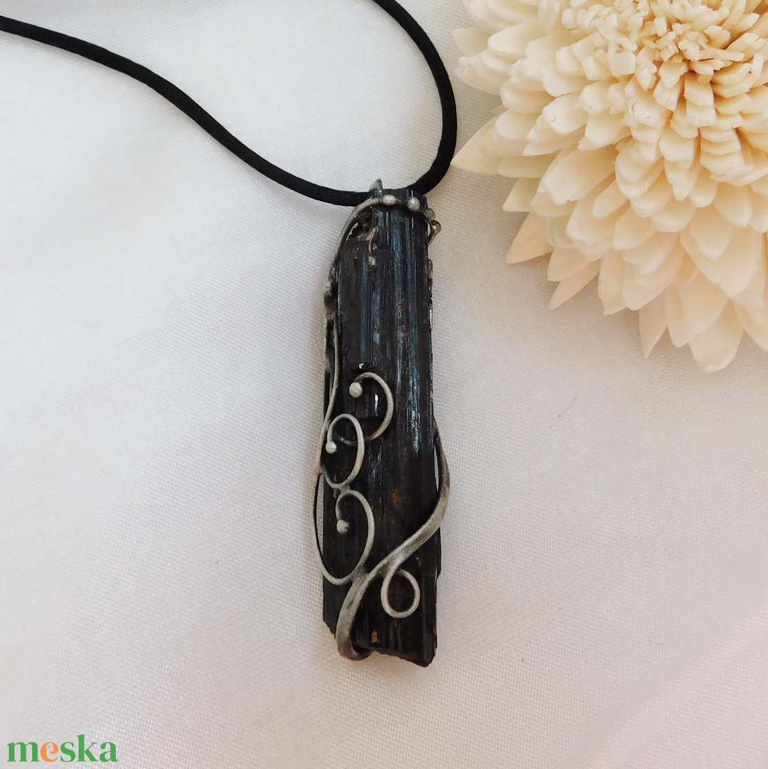 Nyers turmalin medál - ékszer - nyaklánc - medál - Meska.hu