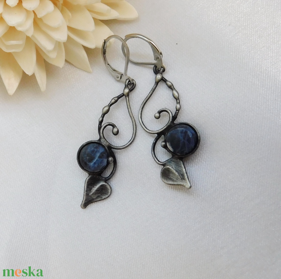 Szodalit fülbevaló - ékszer - fülbevaló - lógós kerek fülbevaló - Meska.hu