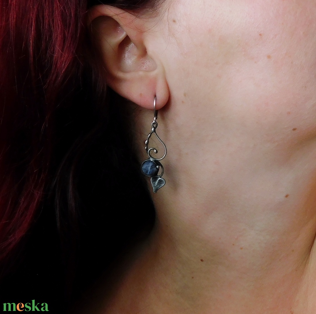 Szodalit fülbevaló - ékszer - fülbevaló - lógós kerek fülbevaló - Meska.hu