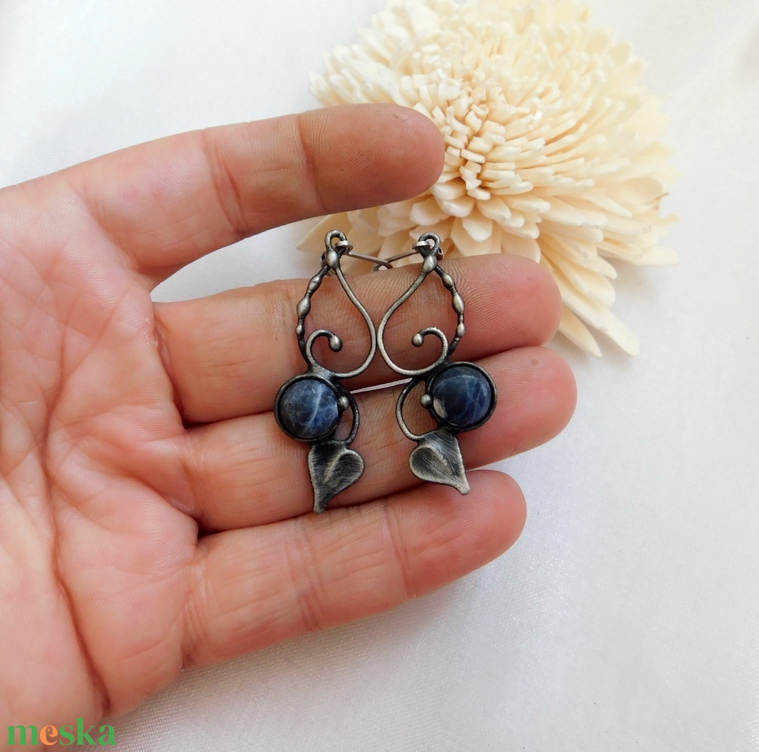 Szodalit fülbevaló - ékszer - fülbevaló - lógós kerek fülbevaló - Meska.hu