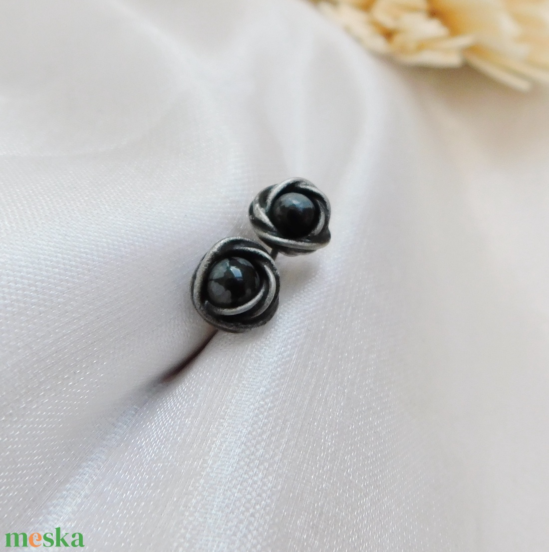 Bedugós hópehely obszidián fülbevaló - ékszer - fülbevaló - lógó fülbevaló - Meska.hu
