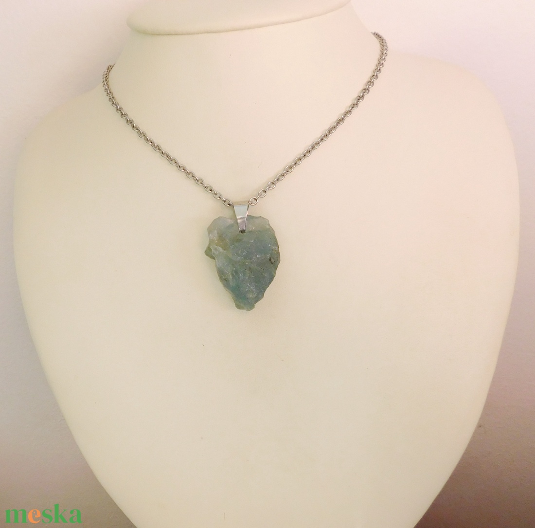 Nyers akvamarin medál acél láncon - ékszer - nyaklánc - medálos nyaklánc - Meska.hu