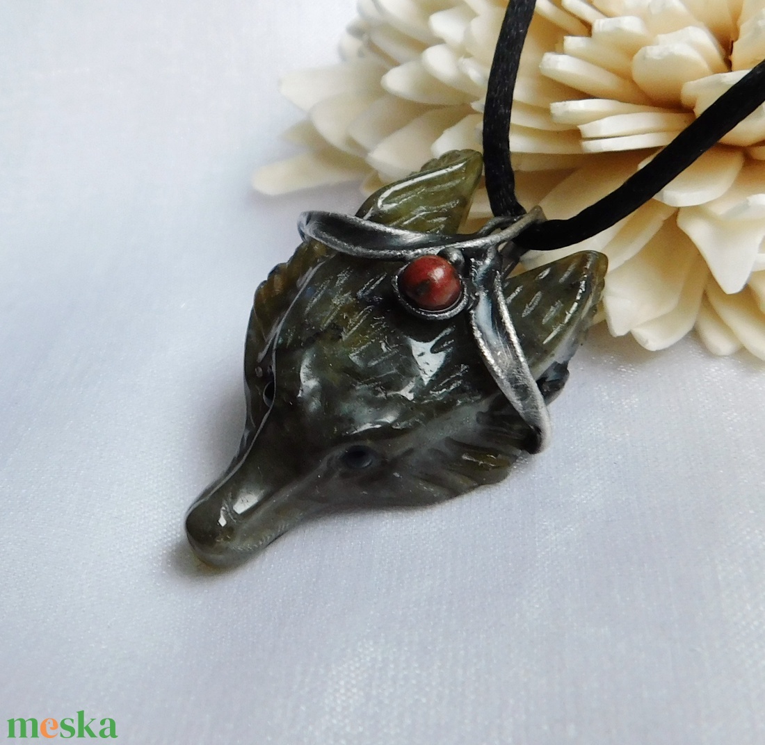 Labradorit farkasfej medál jáspissal - ékszer - nyaklánc - medál - Meska.hu