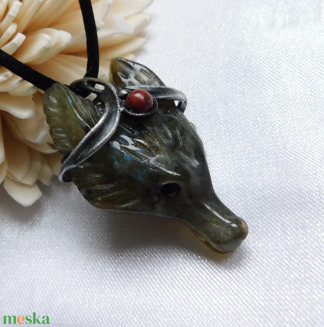 Labradorit farkasfej medál jáspissal - ékszer - nyaklánc - medál - Meska.hu