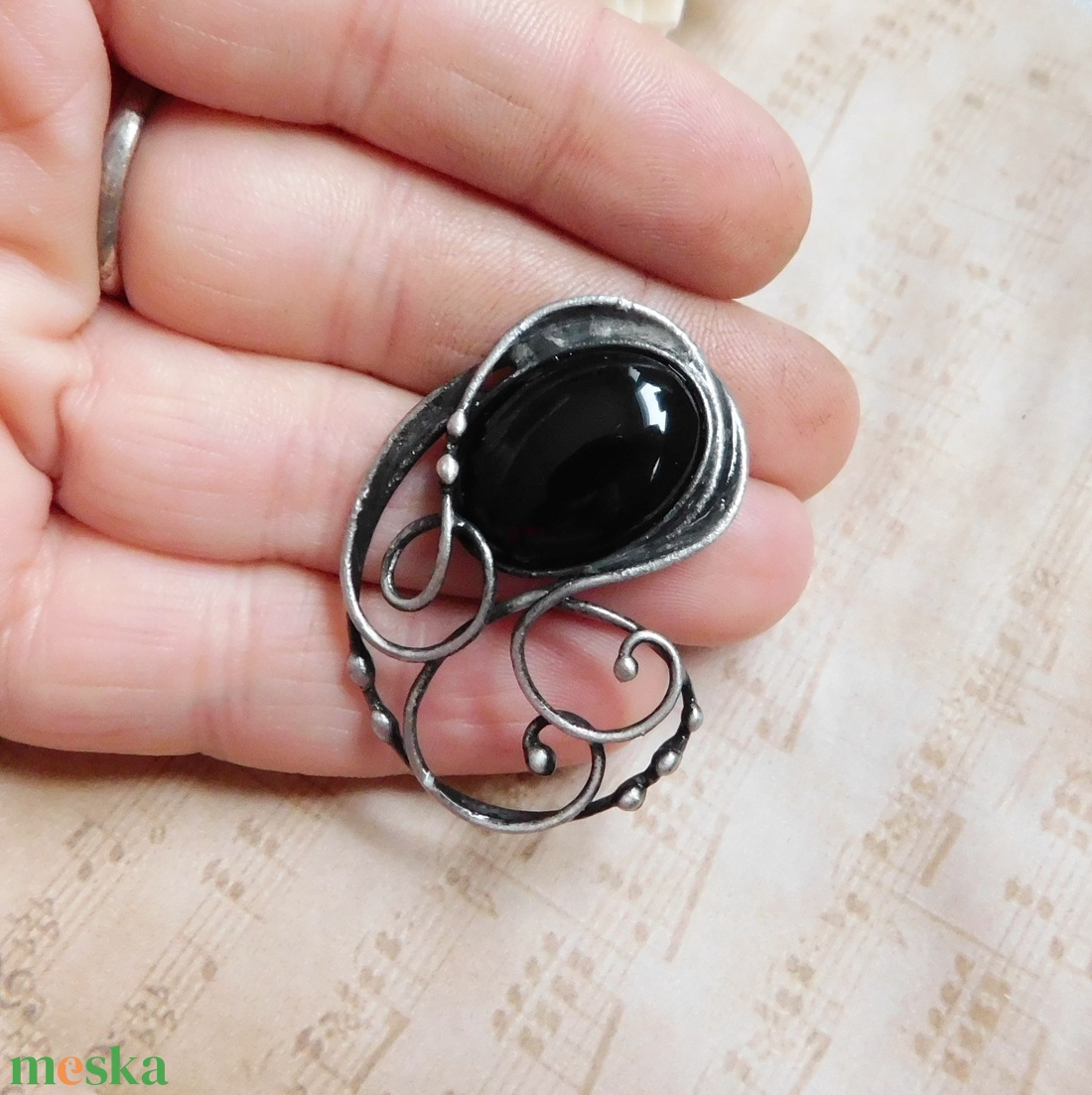 Ónix bross / kitűző - ékszer - kitűző és bross - Meska.hu