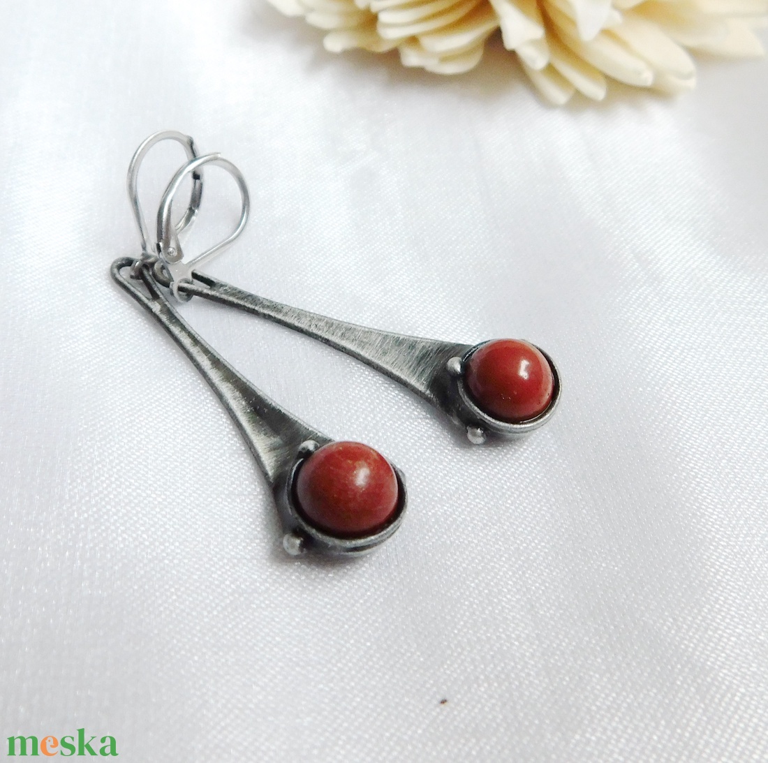 Vörös jáspis fülbevaló - ékszer - fülbevaló - lógós kerek fülbevaló - Meska.hu