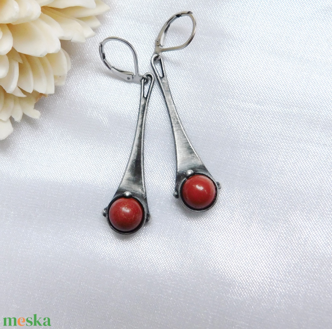 Vörös jáspis fülbevaló - ékszer - fülbevaló - lógós kerek fülbevaló - Meska.hu