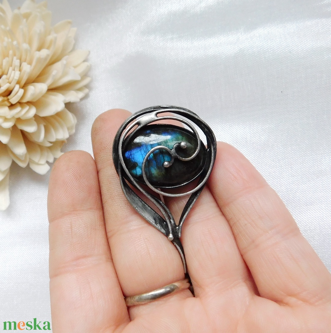 Labradorit bross / kitűző - ékszer - kitűző és bross - Meska.hu