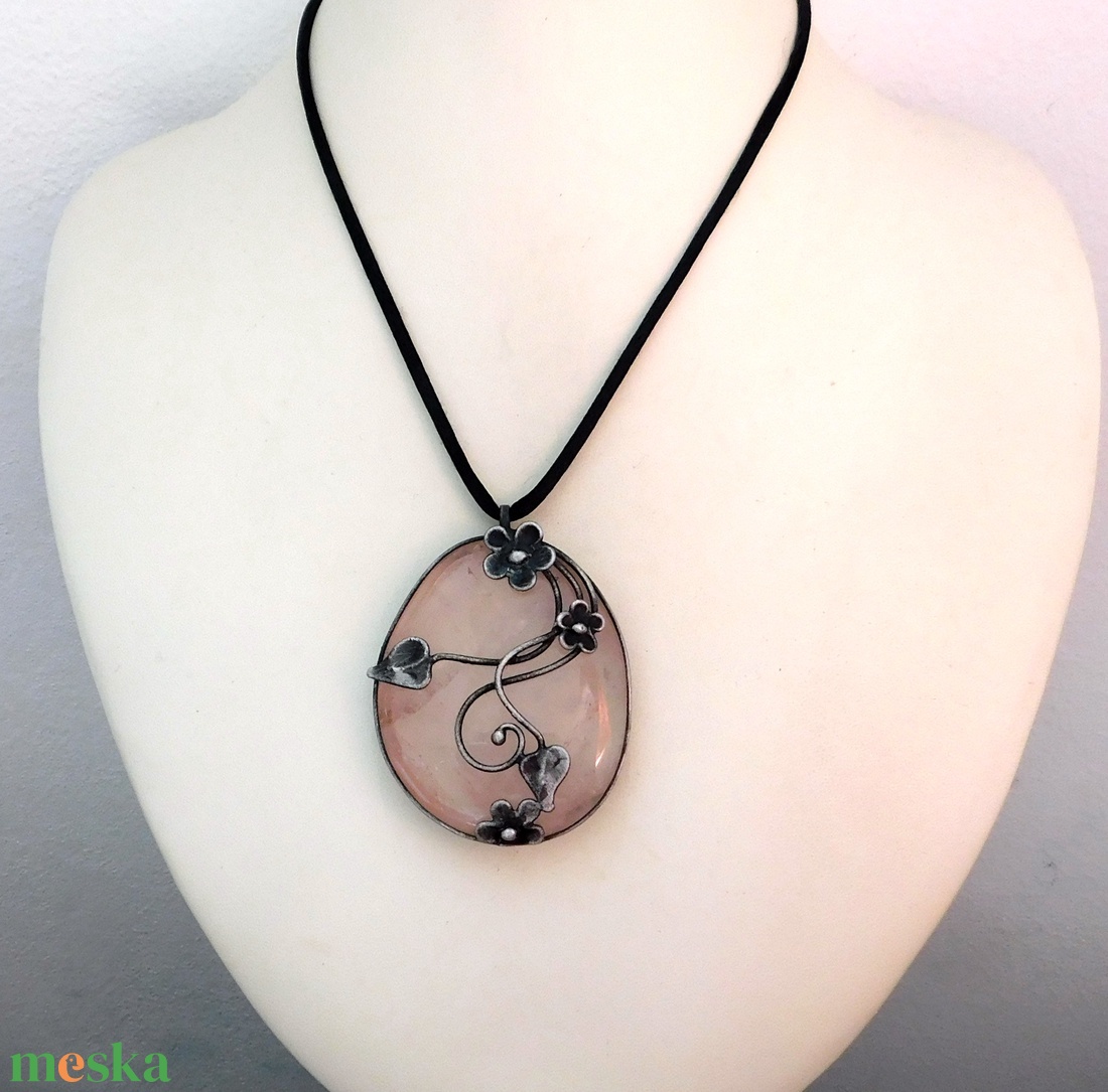Rózsakvarc medál  - ékszer - nyaklánc - medál - Meska.hu