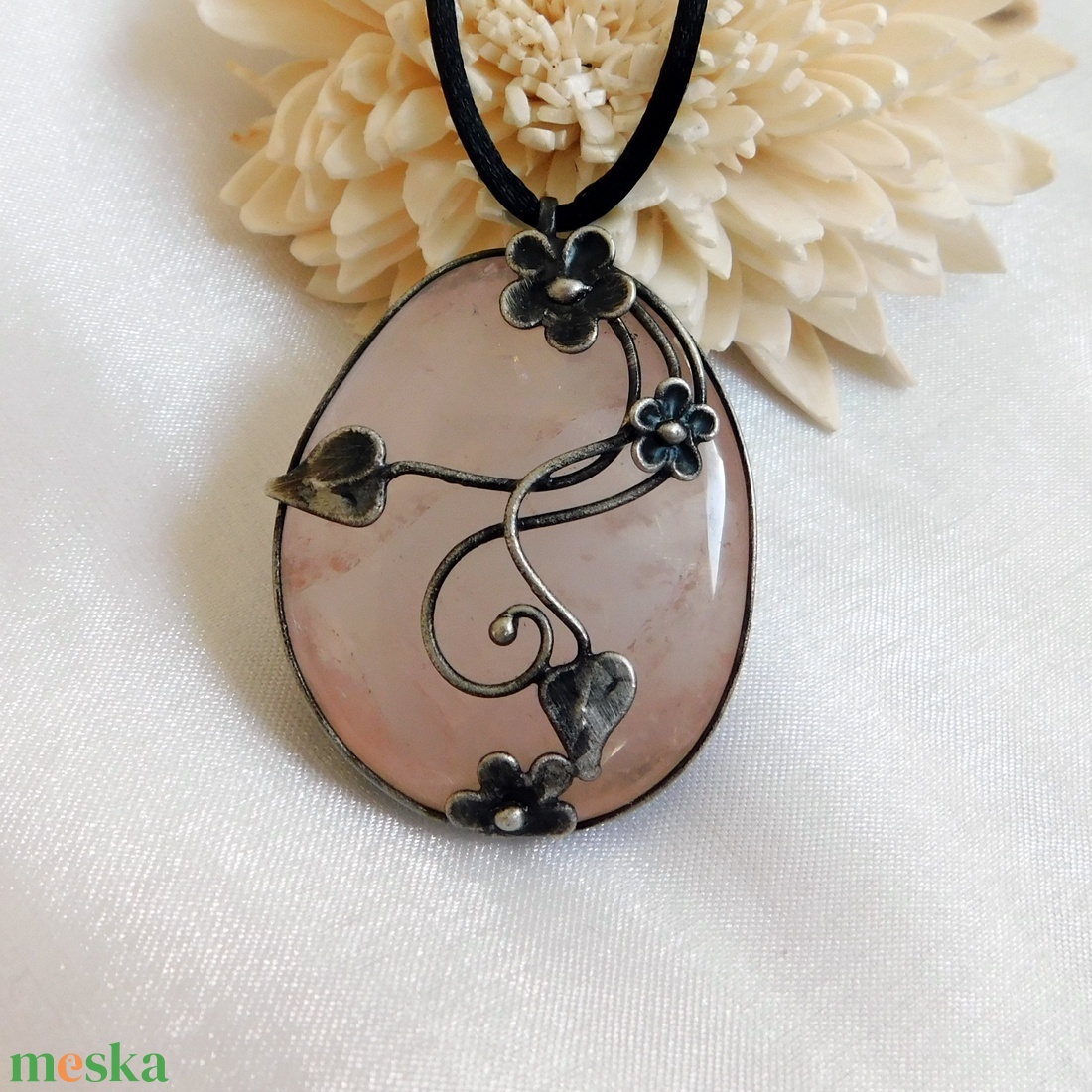 Rózsakvarc medál  - ékszer - nyaklánc - medál - Meska.hu