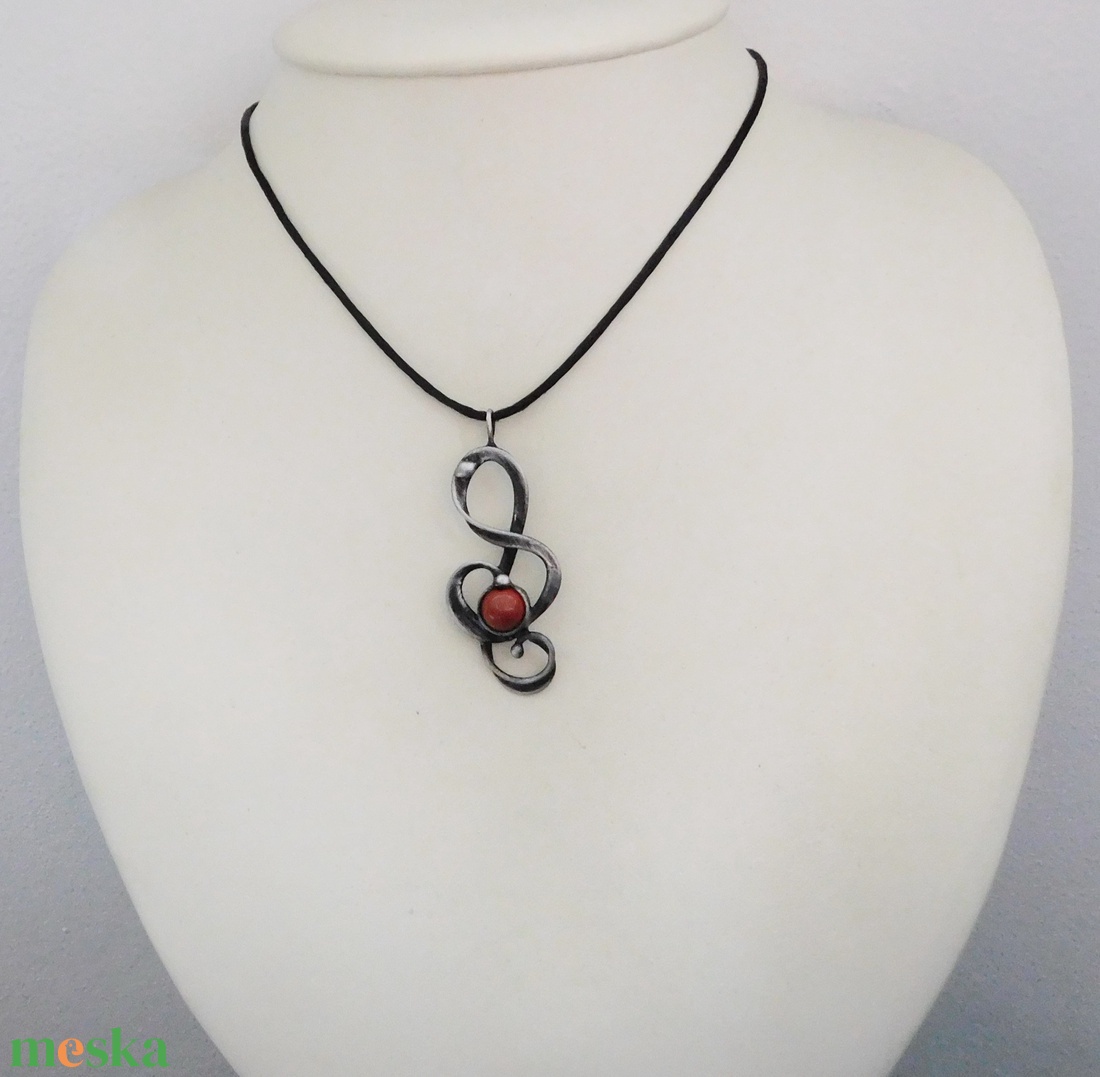 Vörös jáspis violinkulcs medál  - ékszer - nyaklánc - medálos nyaklánc - Meska.hu