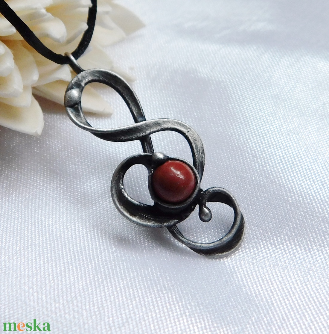 Vörös jáspis violinkulcs medál  - ékszer - nyaklánc - medálos nyaklánc - Meska.hu