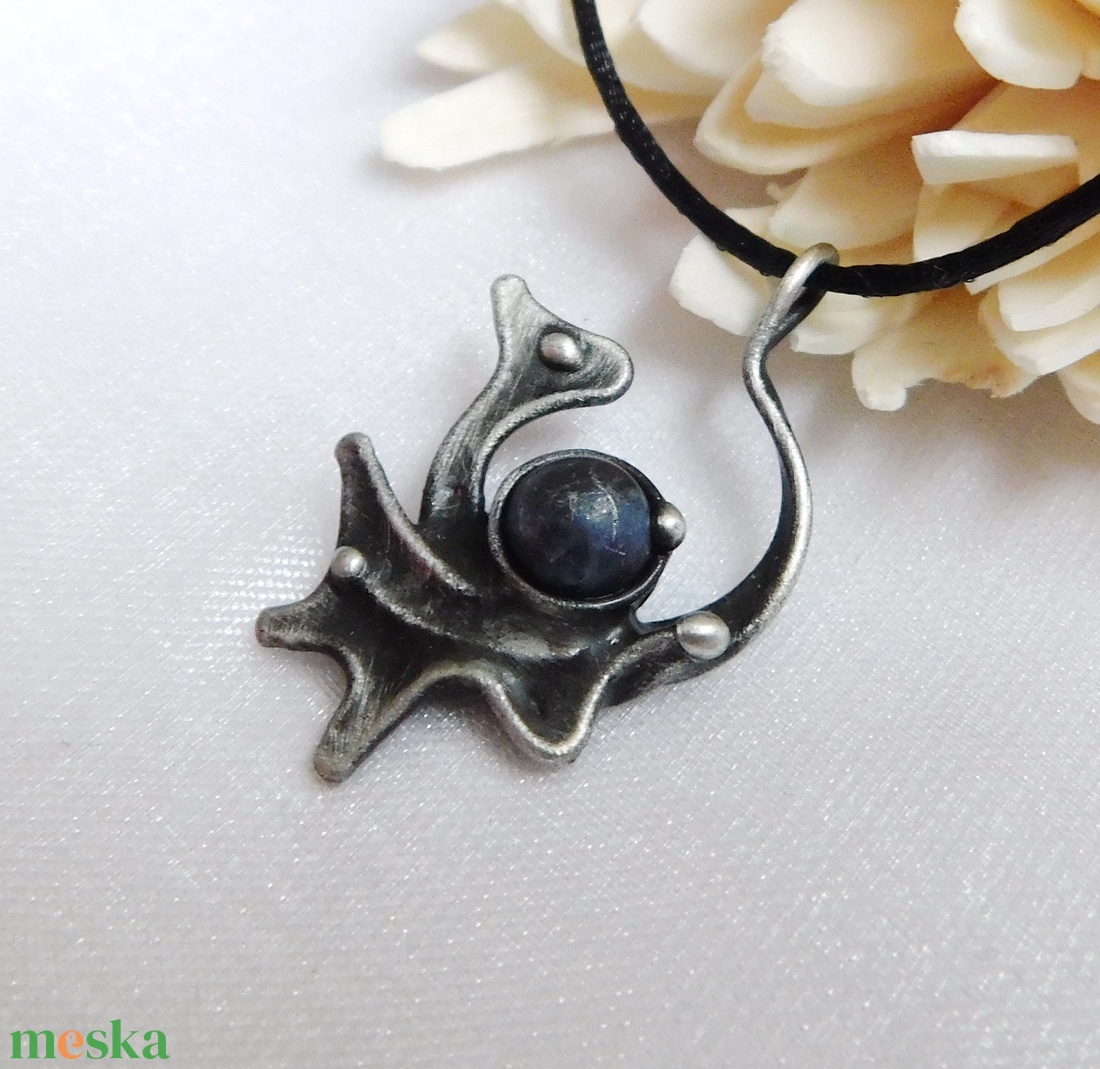 Kérésre készült! Mini szodalit sárkány medál - ékszer - nyaklánc - medálos nyaklánc - Meska.hu