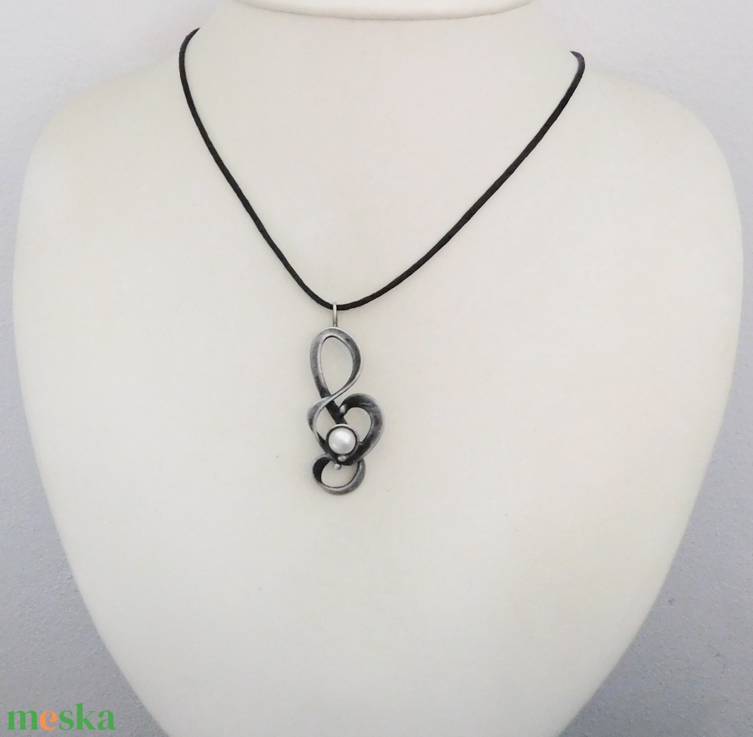 Folyami gyöngy violinkulcs medál - ékszer - nyaklánc - medálos nyaklánc - Meska.hu