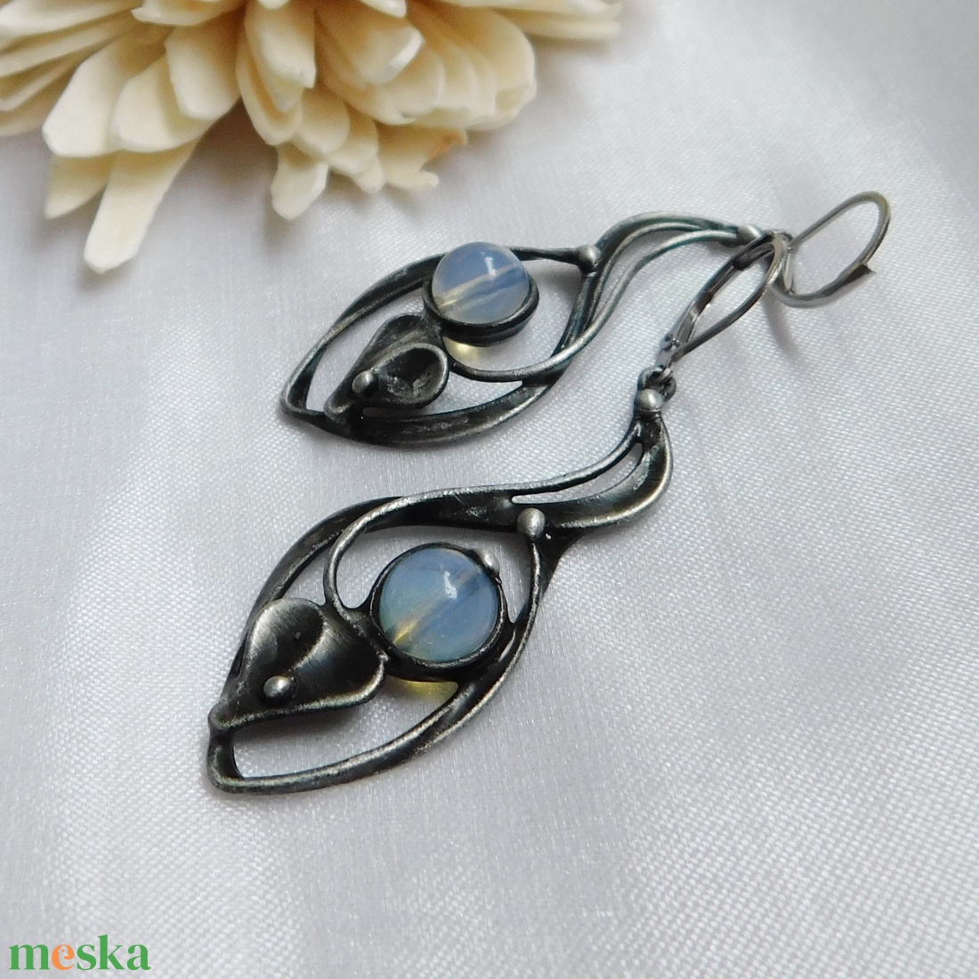 Opalit fülbevaló - ékszer - fülbevaló - lógó fülbevaló - Meska.hu