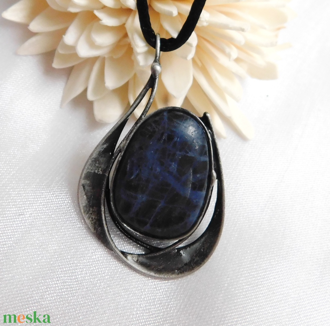 Szodalit medál - ékszer - nyaklánc - medálos nyaklánc - Meska.hu