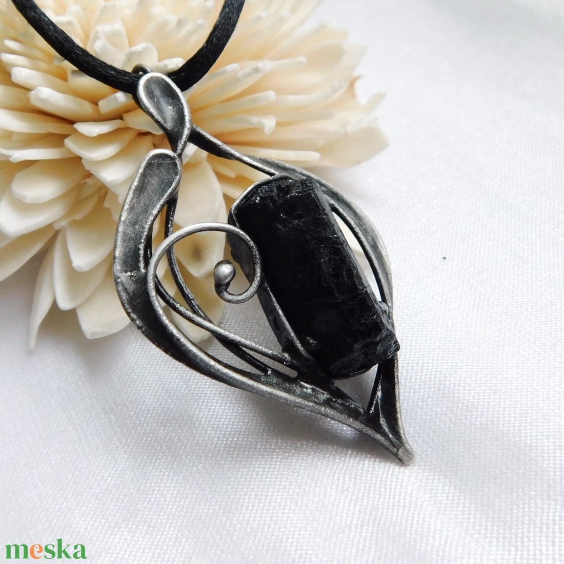 Nyers turmalin medál - ékszer - nyaklánc - medál - Meska.hu