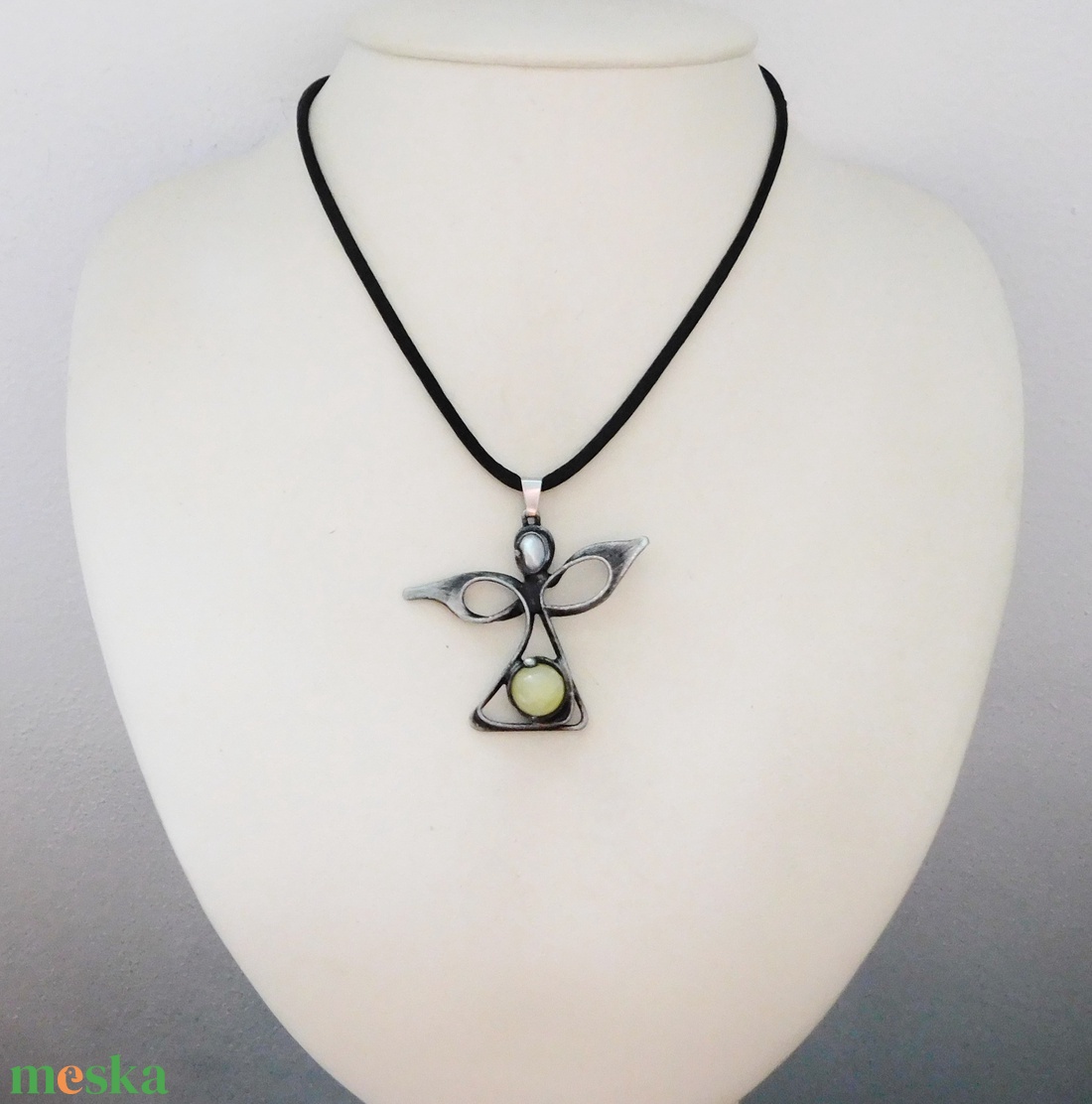 Kalcit angyal medál folyami gyönggyel - ékszer - nyaklánc - medál - Meska.hu