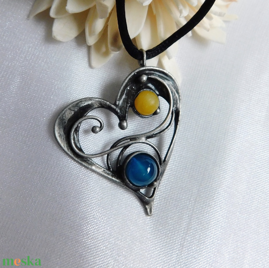 Achát szív medál kalcittal - ékszer - nyaklánc - medál - Meska.hu