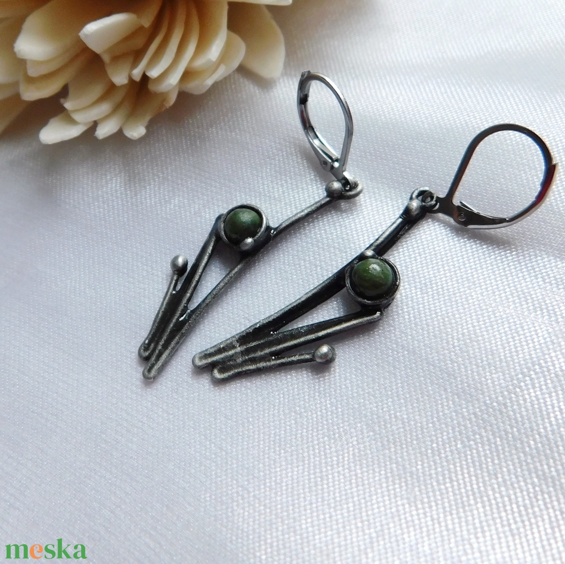 Nefrit jáde fülbevaló - ékszer - fülbevaló - lógós kerek fülbevaló - Meska.hu