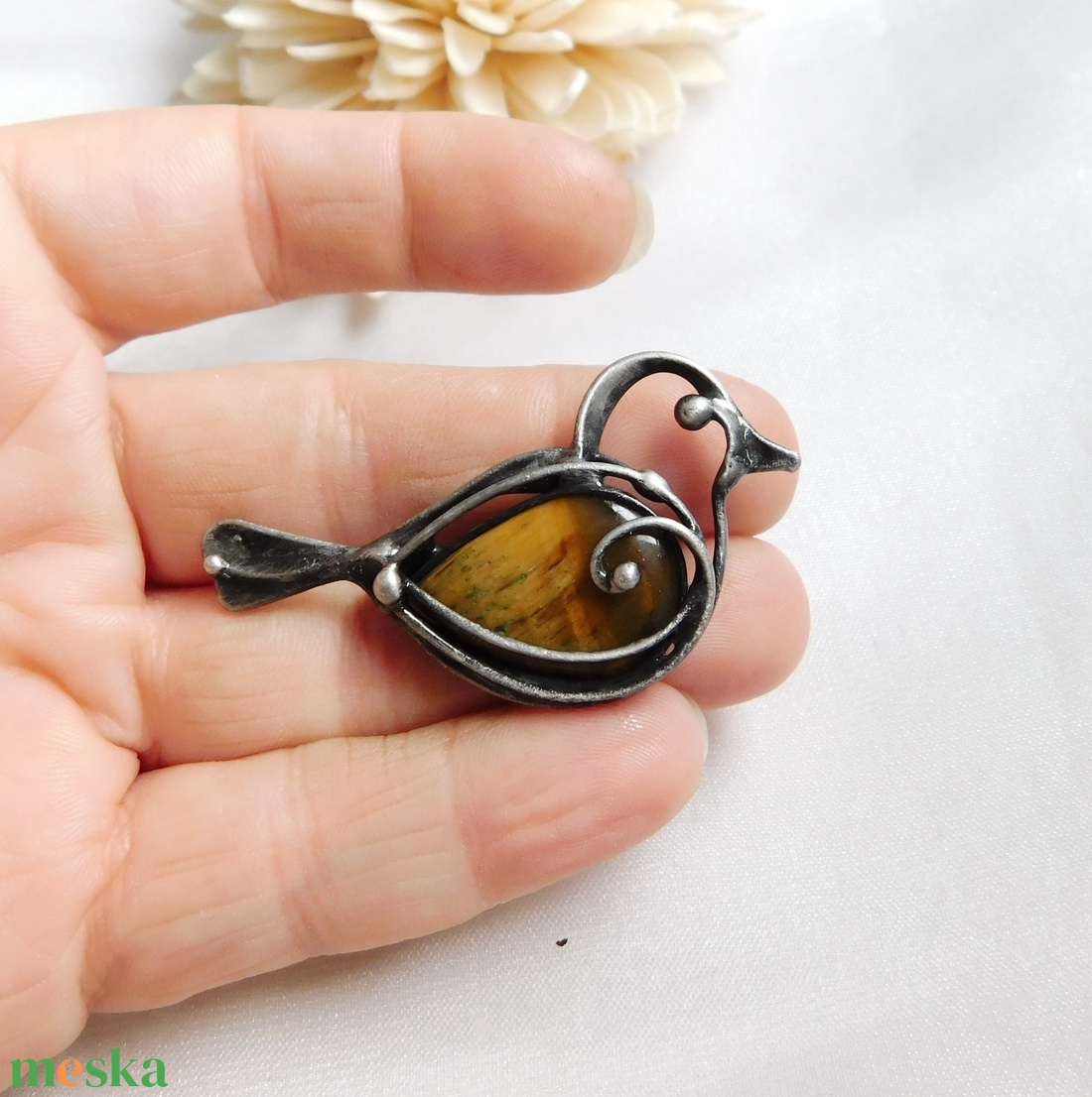 Tigrisszem bross / kitűző - ékszer - kitűző és bross - Meska.hu
