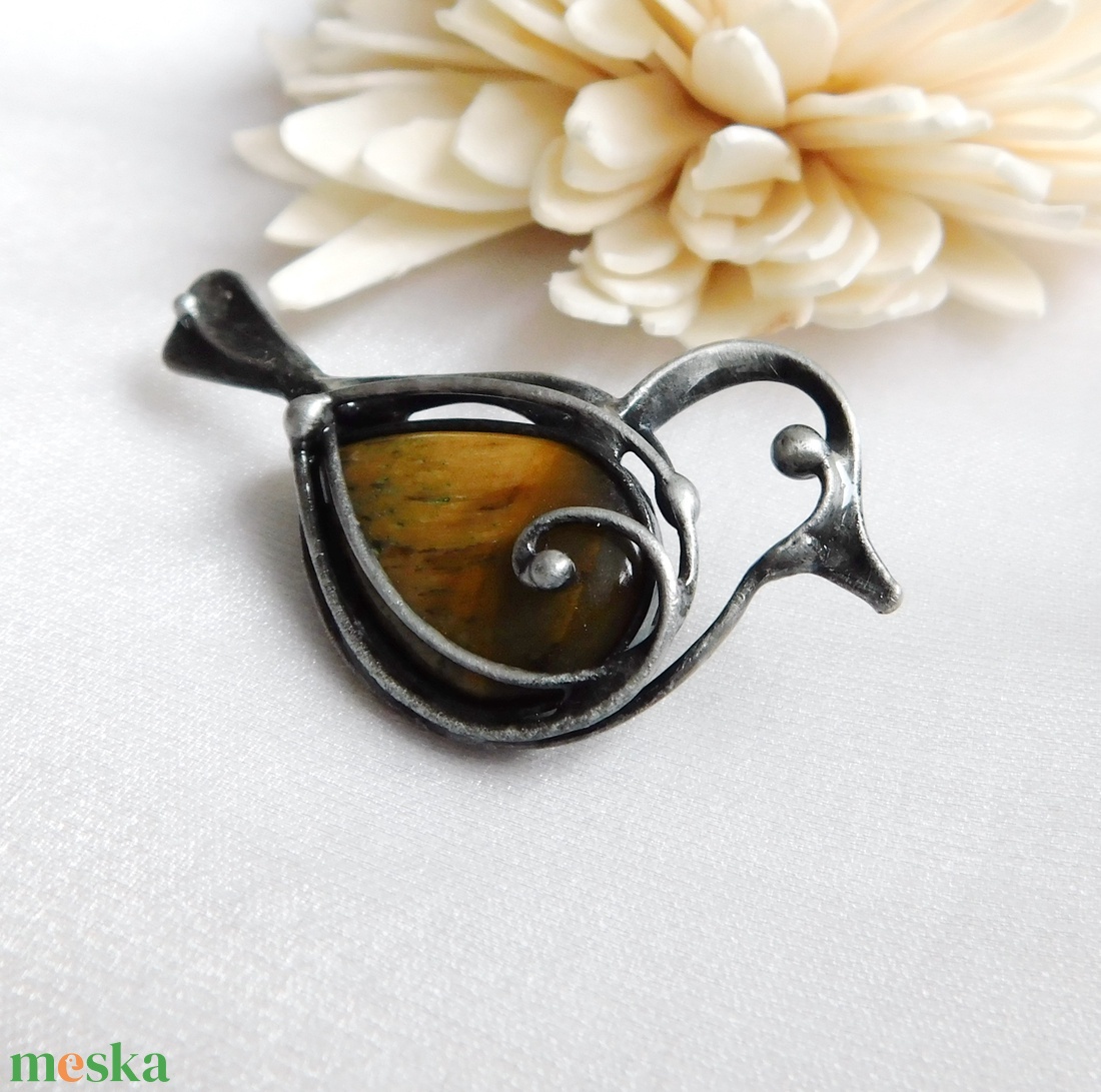 Tigrisszem bross / kitűző - ékszer - kitűző és bross - Meska.hu