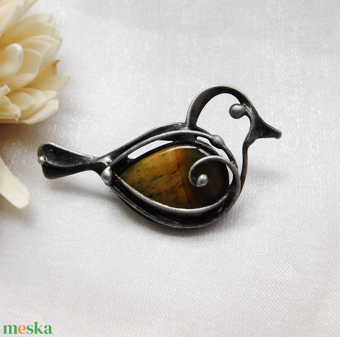 Tigrisszem bross / kitűző - ékszer - kitűző és bross - Meska.hu