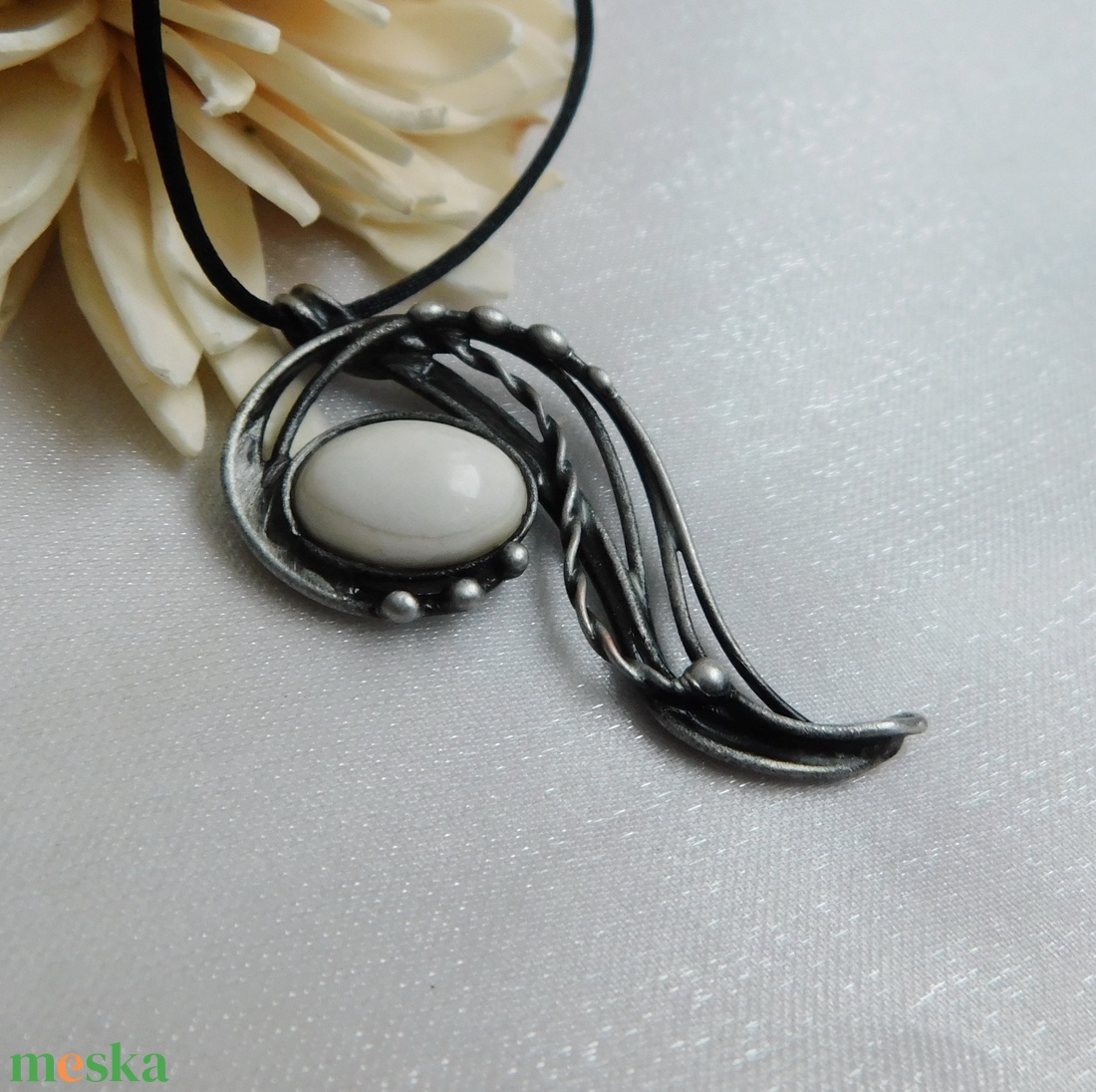 Howlit medál - ékszer - nyaklánc - medál - Meska.hu