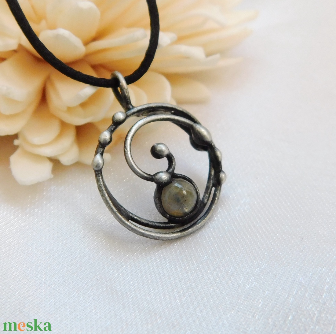 Labradorit medál - ékszer - nyaklánc - medálos nyaklánc - Meska.hu