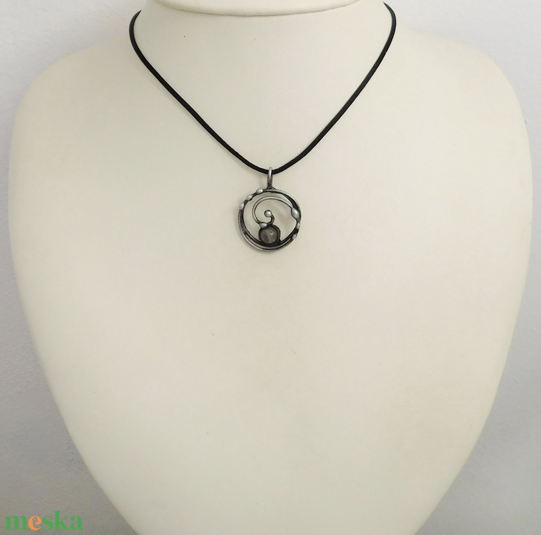 Labradorit medál - ékszer - nyaklánc - medálos nyaklánc - Meska.hu