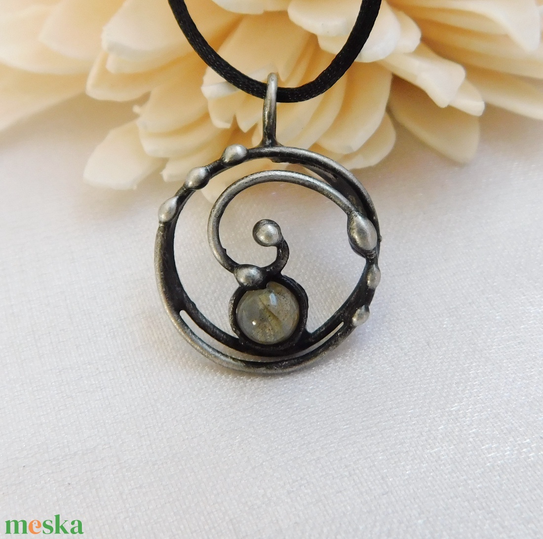 Labradorit medál - ékszer - nyaklánc - medálos nyaklánc - Meska.hu