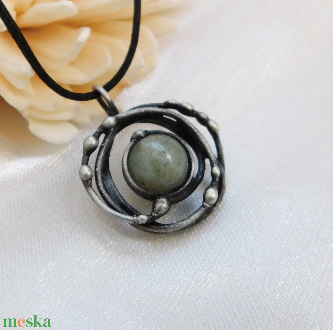 Labradorit medál - ékszer - nyaklánc - medálos nyaklánc - Meska.hu