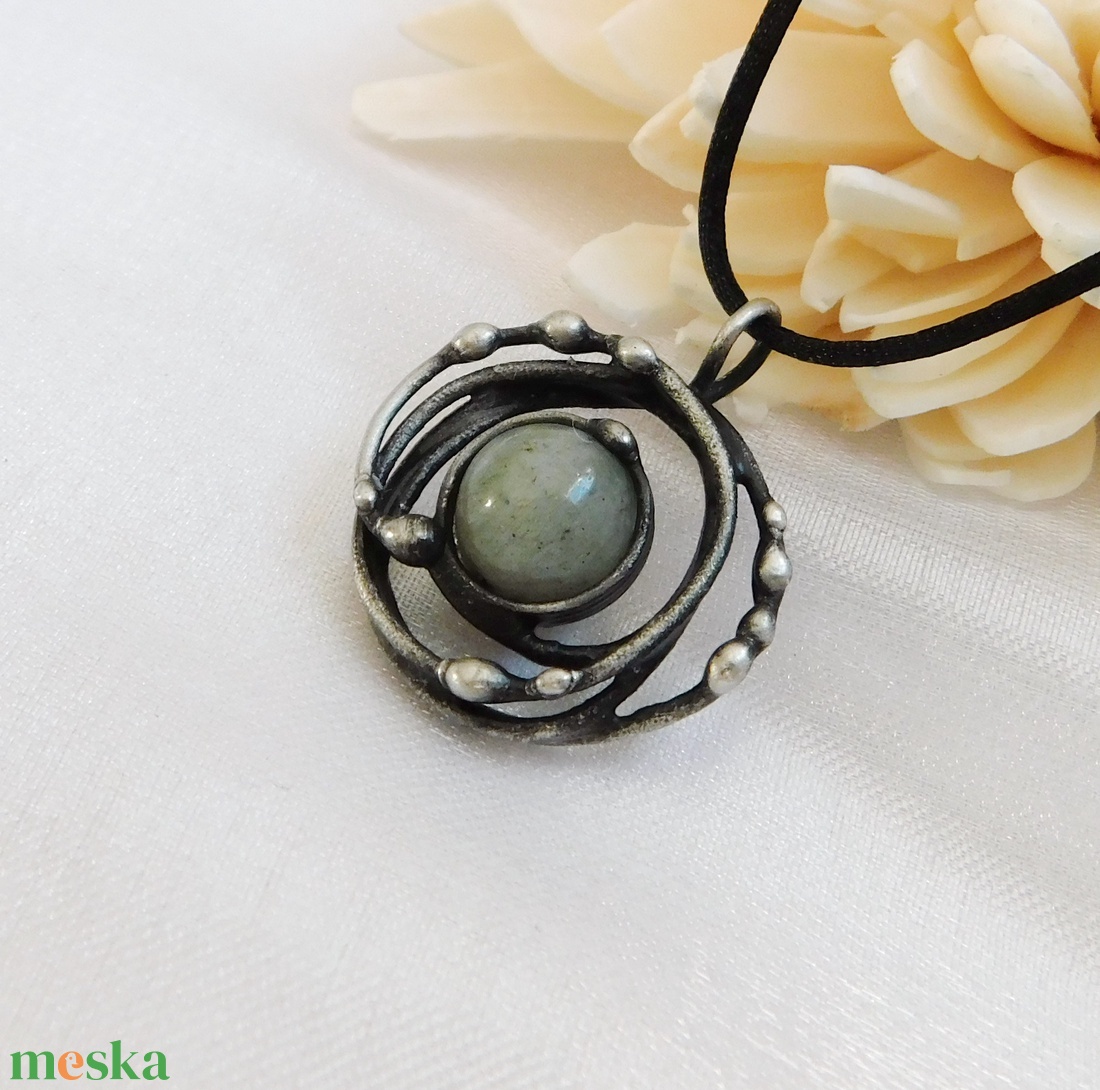 Labradorit medál - ékszer - nyaklánc - medálos nyaklánc - Meska.hu