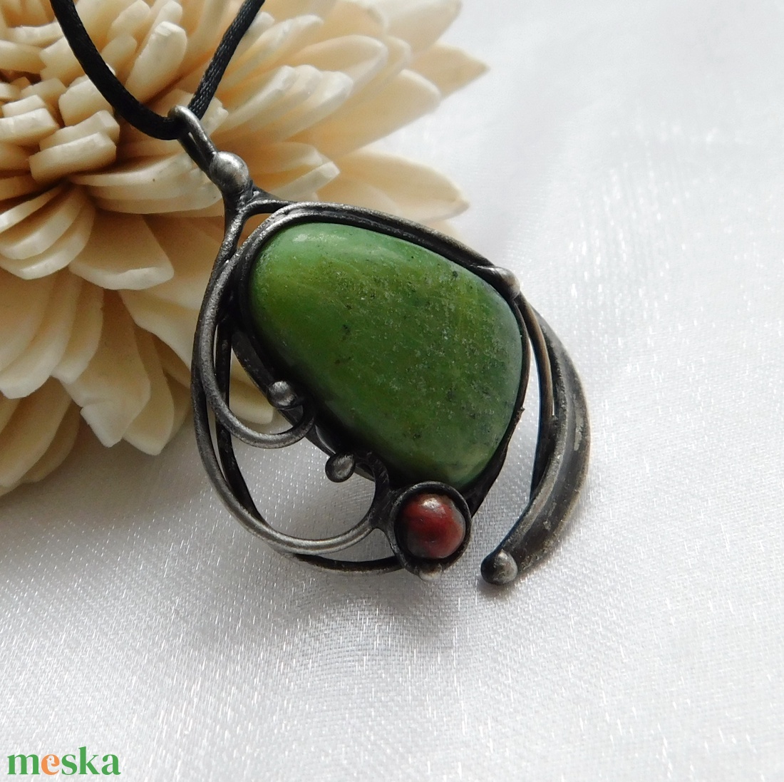 Nefrit jáde medál breccsa jáspissal - ékszer - nyaklánc - medál - Meska.hu