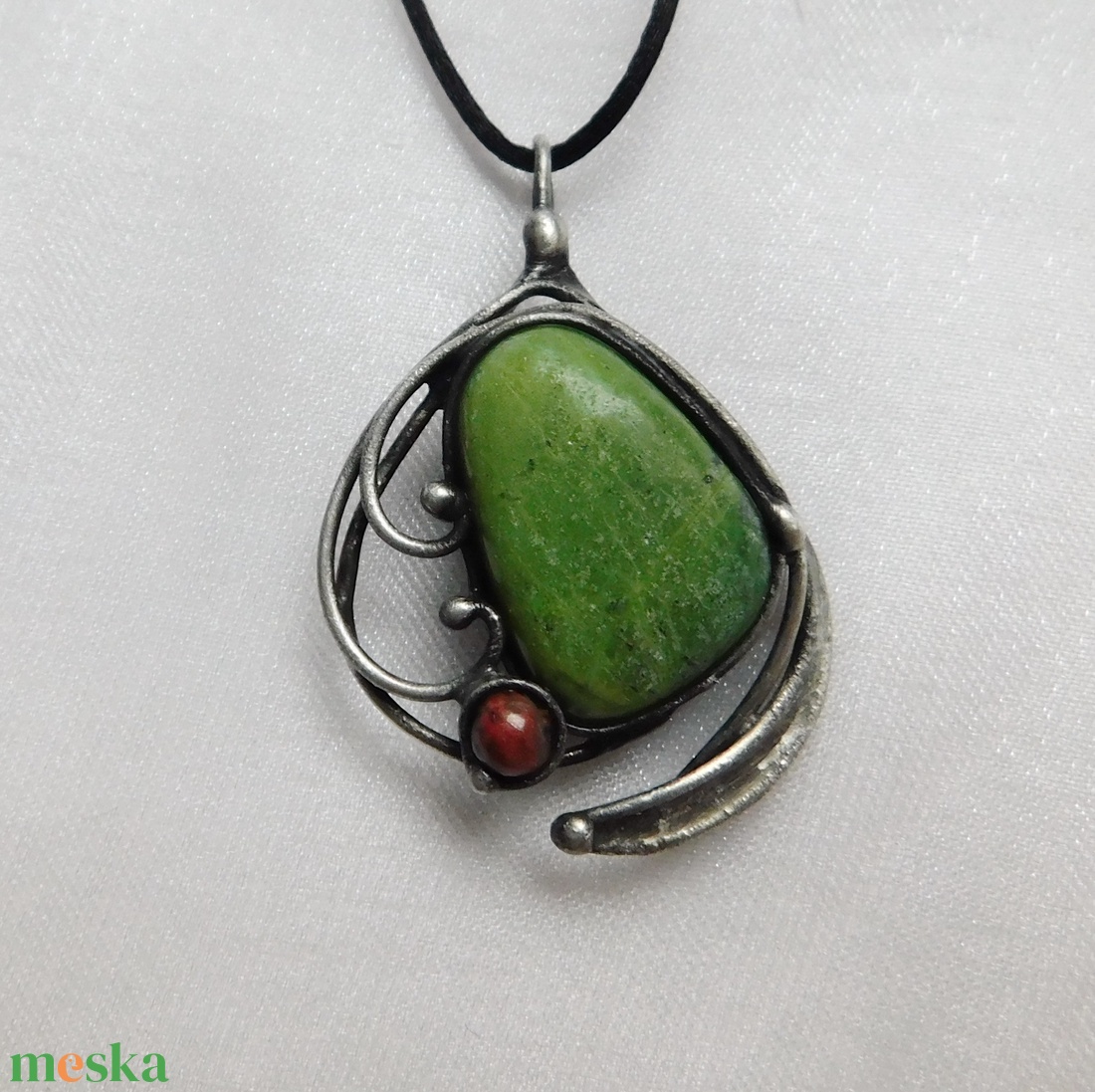 Nefrit jáde medál breccsa jáspissal - ékszer - nyaklánc - medál - Meska.hu