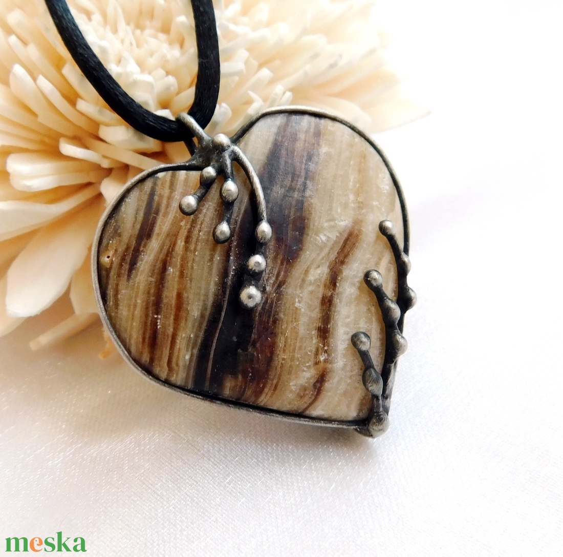 Aragonit szív medál  - ékszer - nyaklánc - medál - Meska.hu