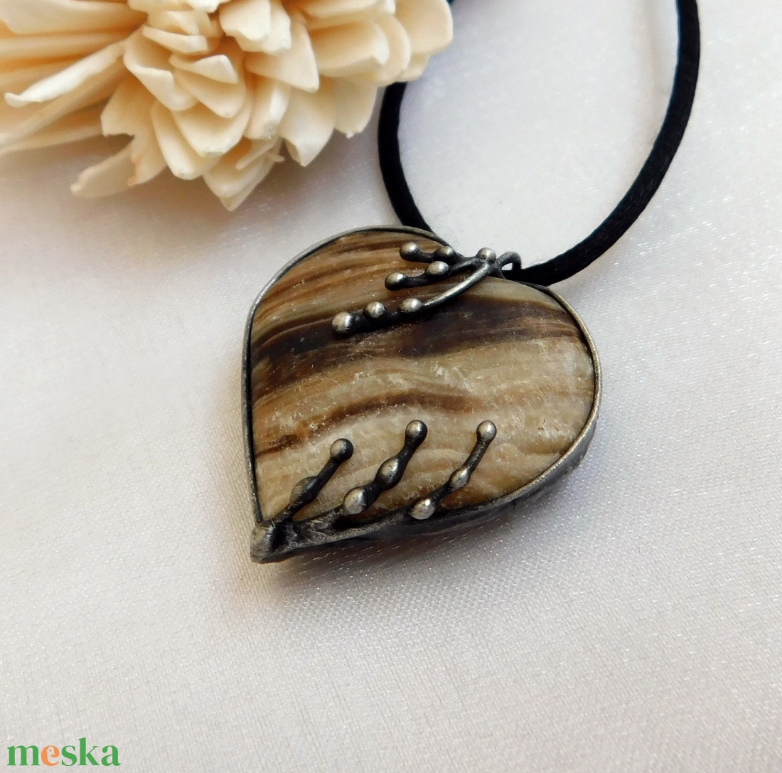 Aragonit szív medál  - ékszer - nyaklánc - medál - Meska.hu