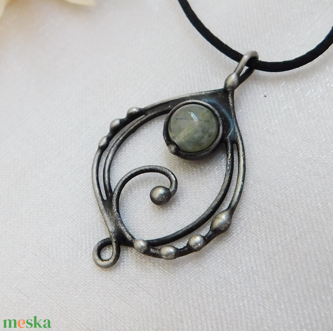 Prehnit medál  - ékszer - nyaklánc - medál - Meska.hu
