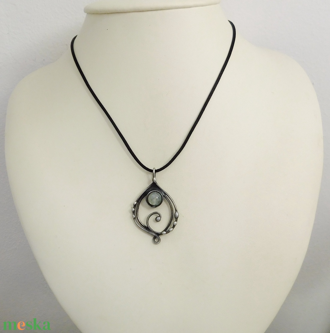 Prehnit medál  - ékszer - nyaklánc - medál - Meska.hu