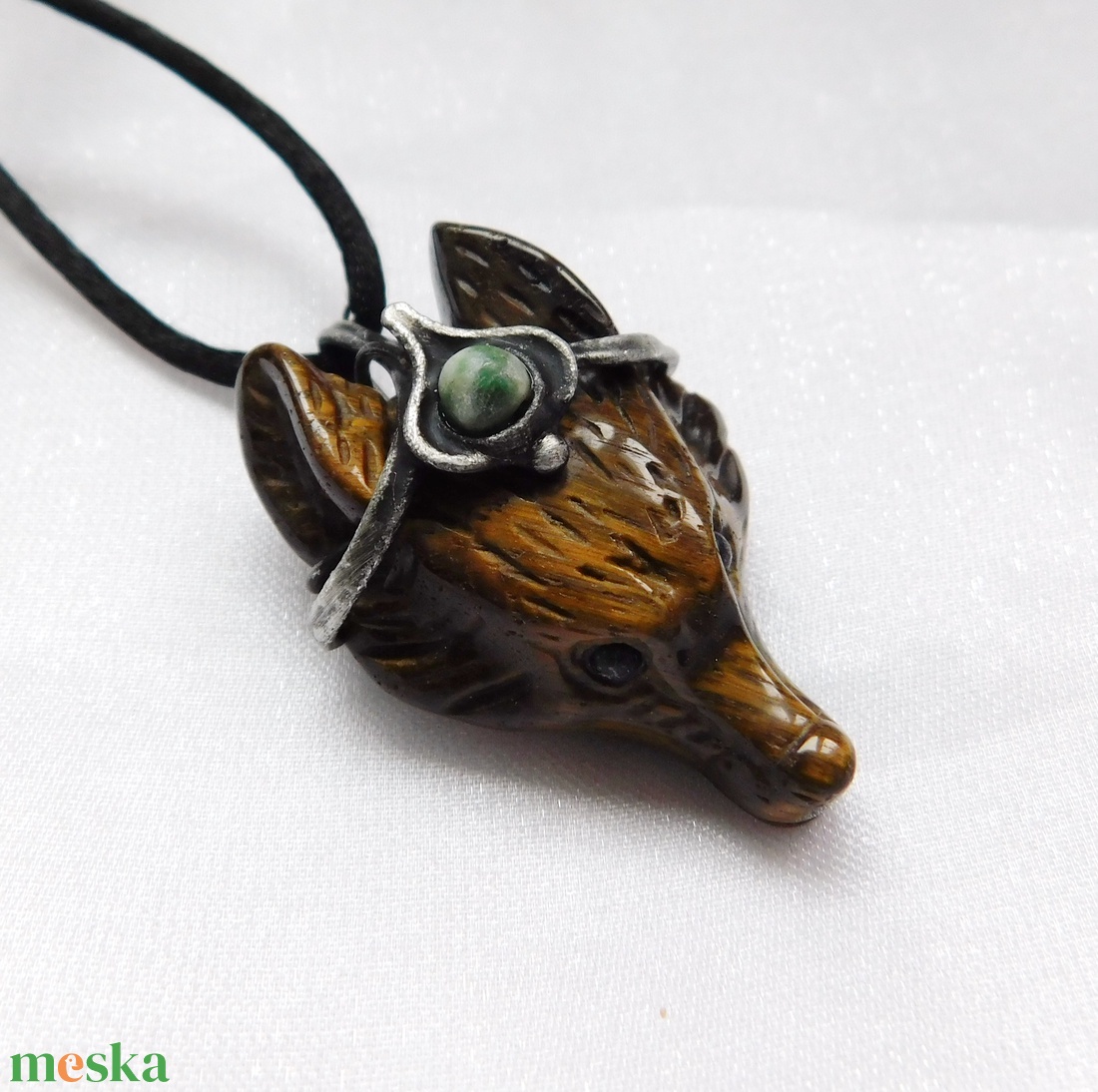 Tigrisszem farkas medál faacháttal - ékszer - nyaklánc - medál - Meska.hu