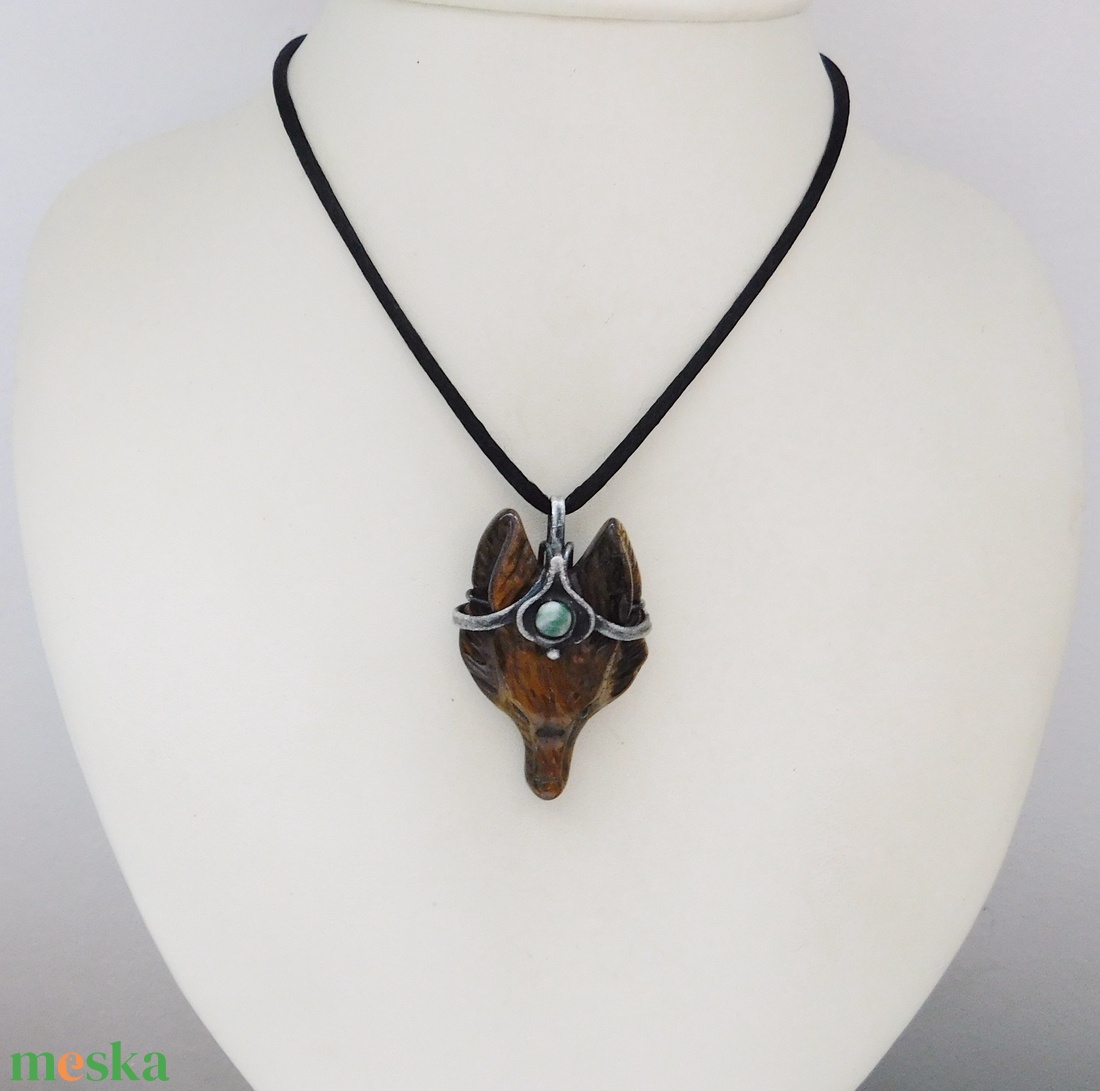 Tigrisszem farkas medál faacháttal - ékszer - nyaklánc - medál - Meska.hu