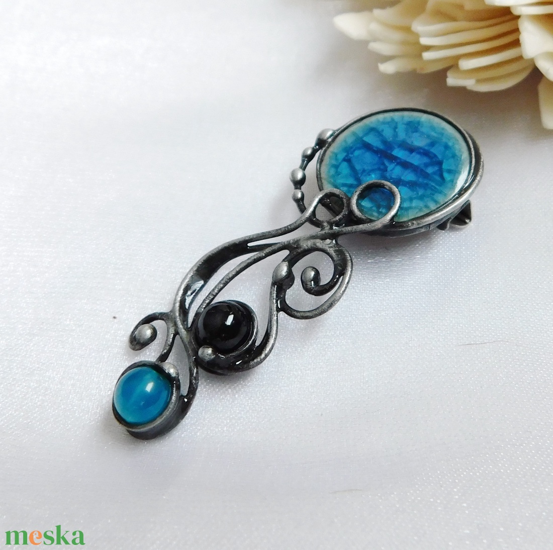 Kerámia bross / kitűző acháttal és ónixszal - ékszer - kitűző és bross - Meska.hu