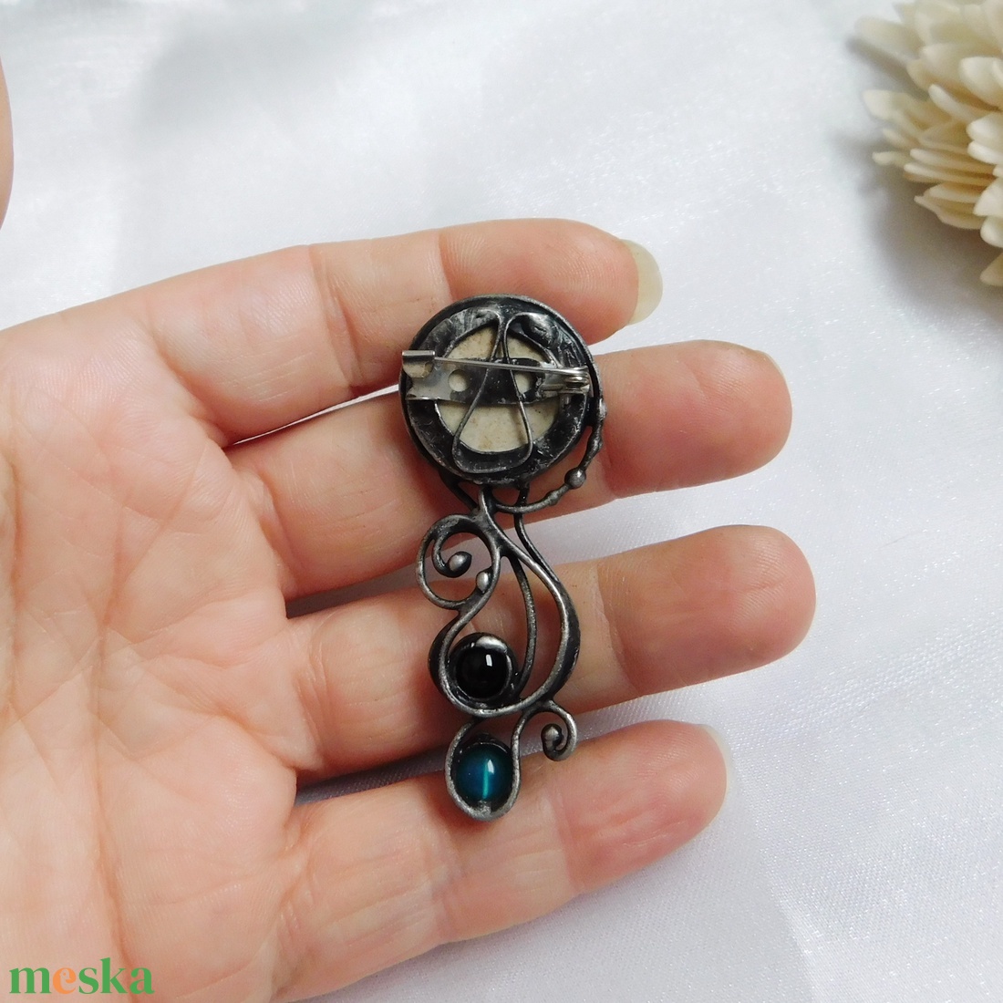 Kerámia bross / kitűző acháttal és ónixszal - ékszer - kitűző és bross - Meska.hu