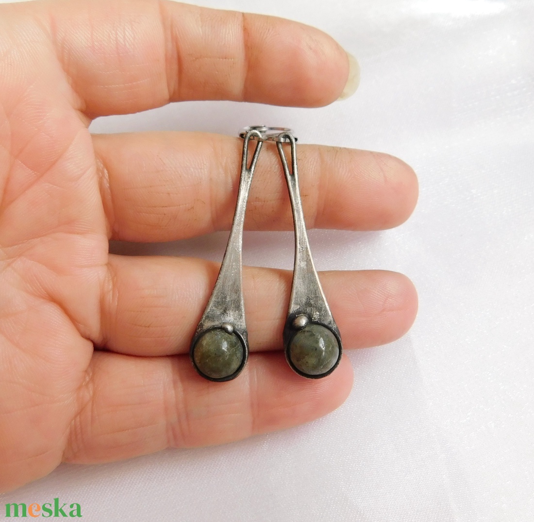 Labradorit fülbevaló - ékszer - fülbevaló - lógó fülbevaló - Meska.hu