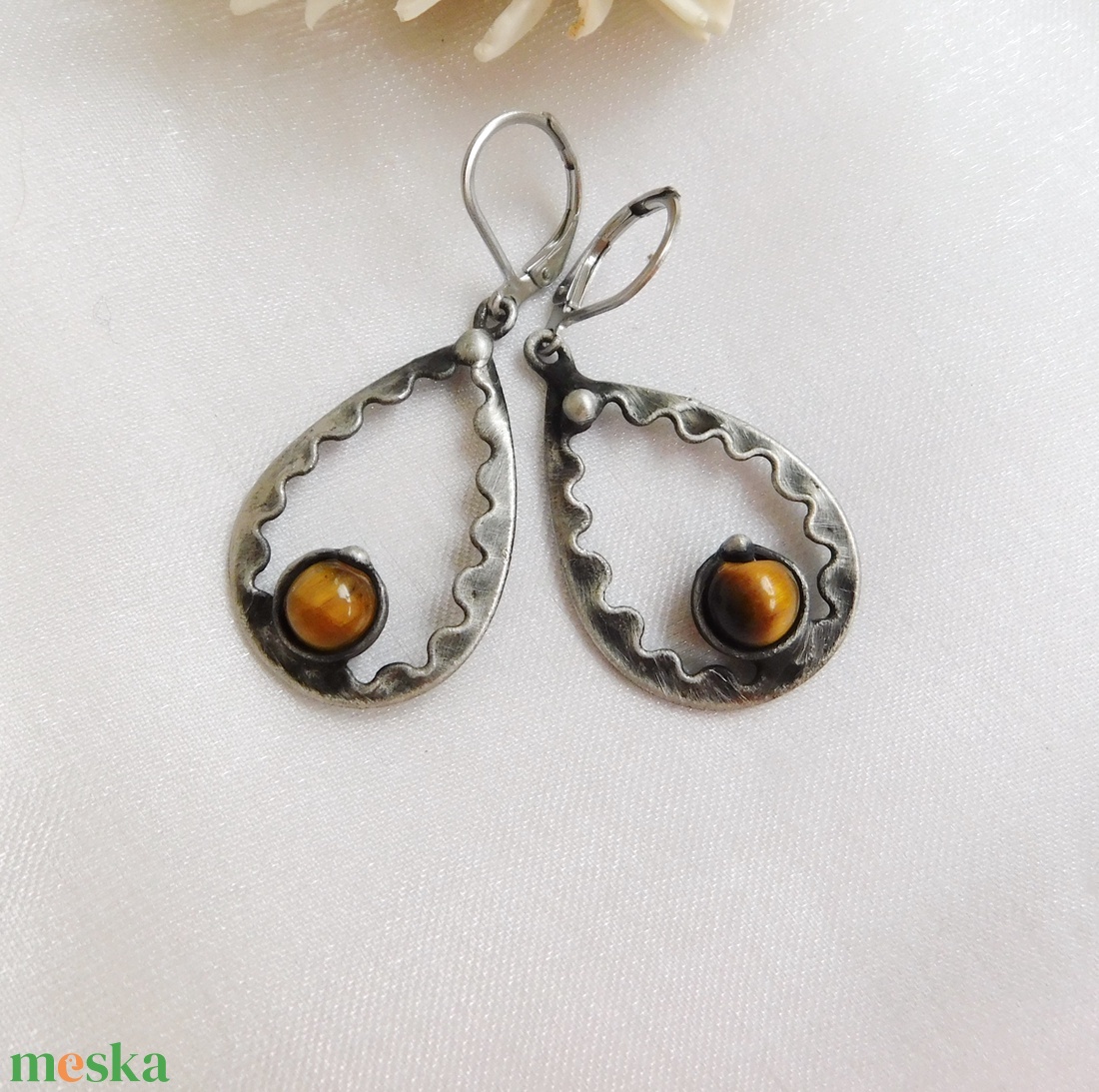 Tigrisszem fülbevaló - ékszer - fülbevaló - lógós kerek fülbevaló - Meska.hu