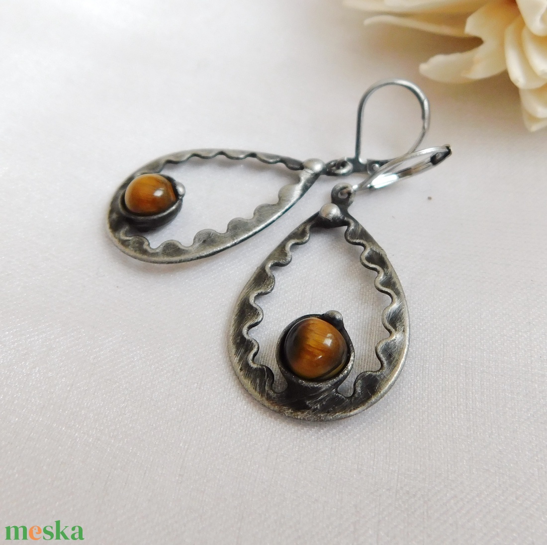 Tigrisszem fülbevaló - ékszer - fülbevaló - lógós kerek fülbevaló - Meska.hu