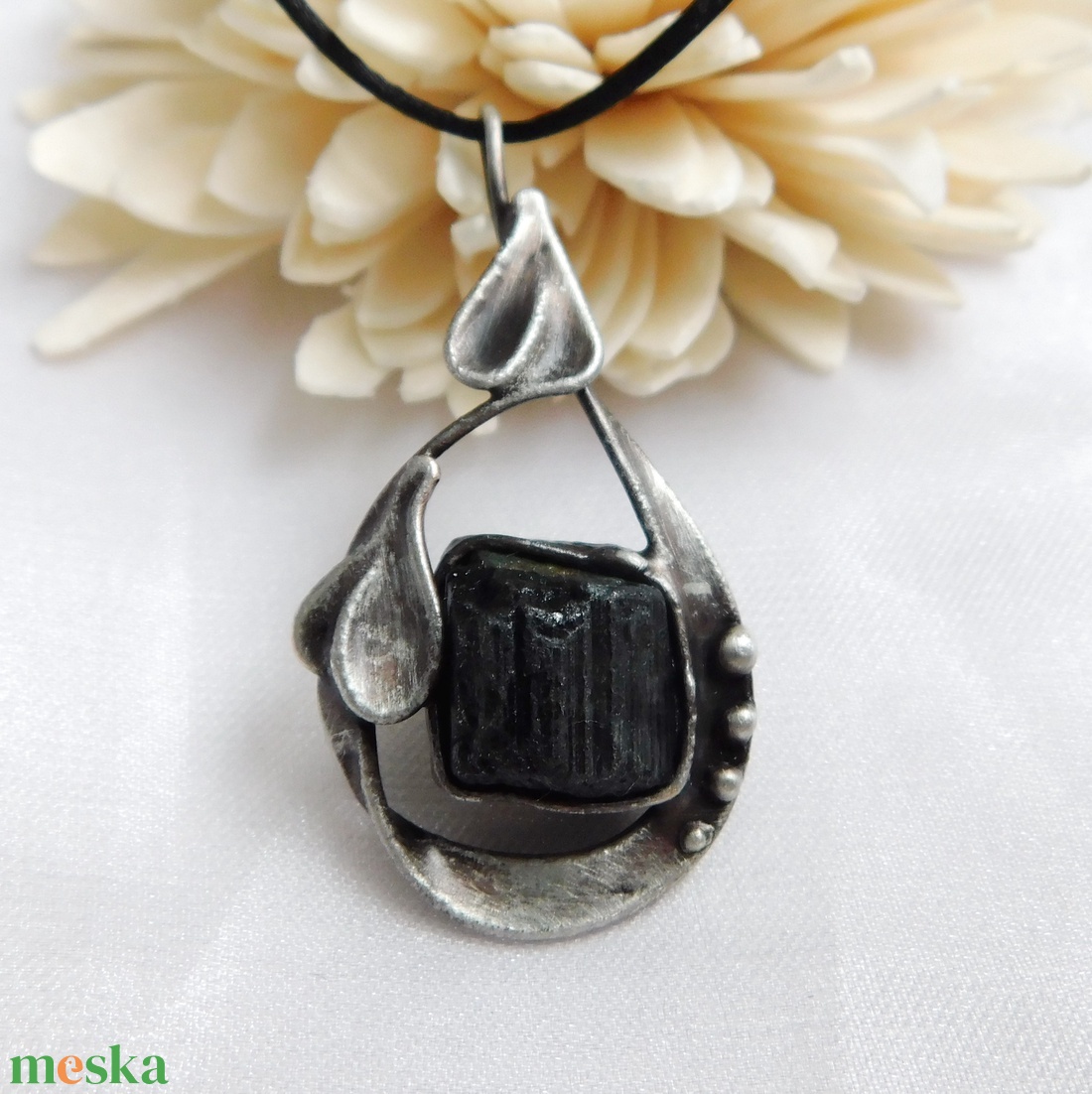 Nyers turmalin medál - ékszer - nyaklánc - medál - Meska.hu