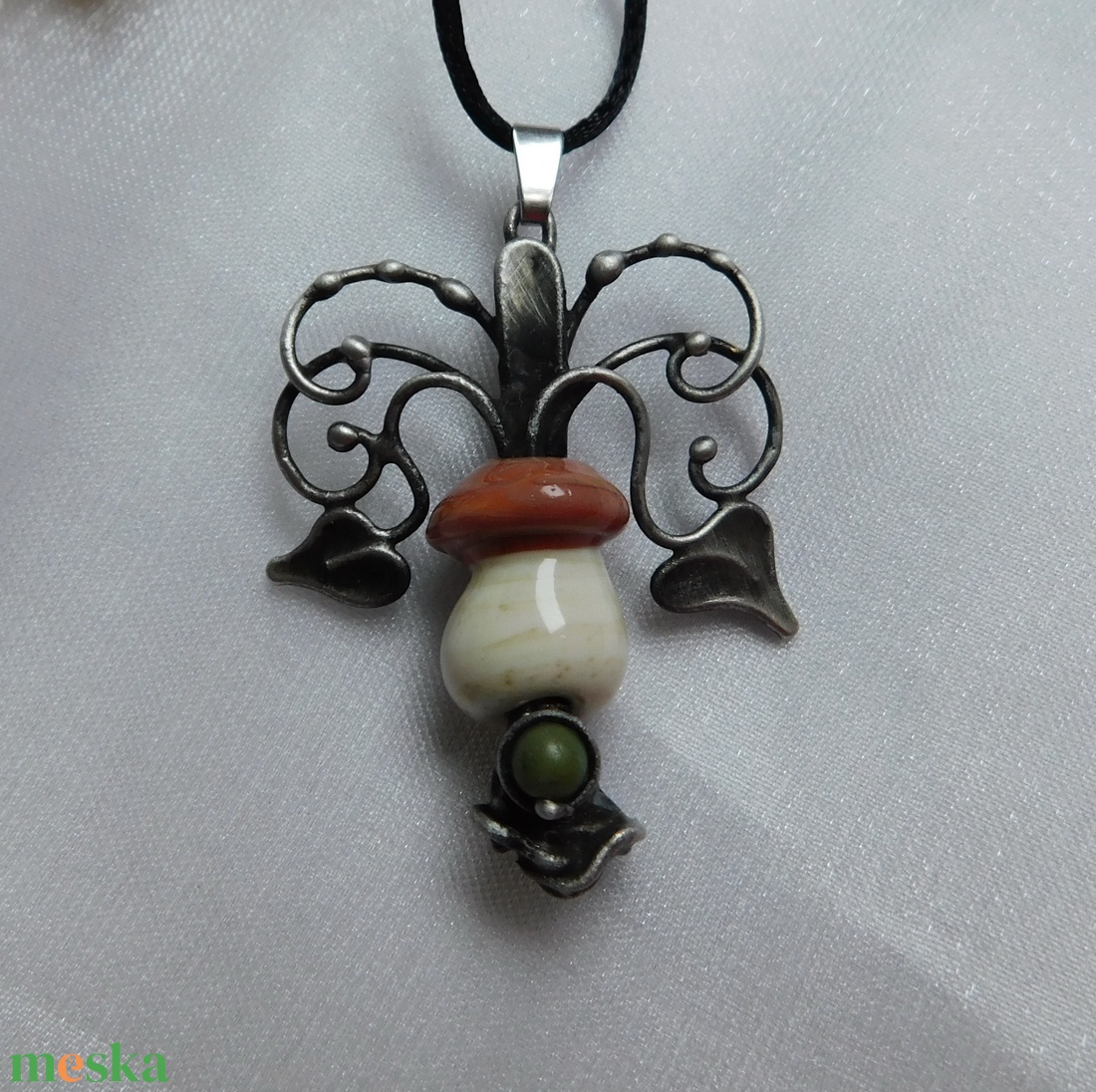Gomba medál nefrit jádéval - ékszer - nyaklánc - medál - Meska.hu