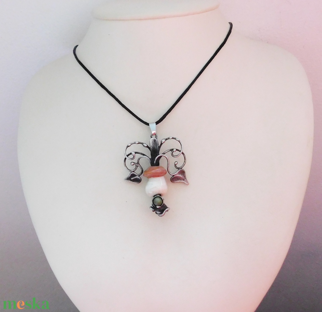 Gomba medál nefrit jádéval - ékszer - nyaklánc - medál - Meska.hu