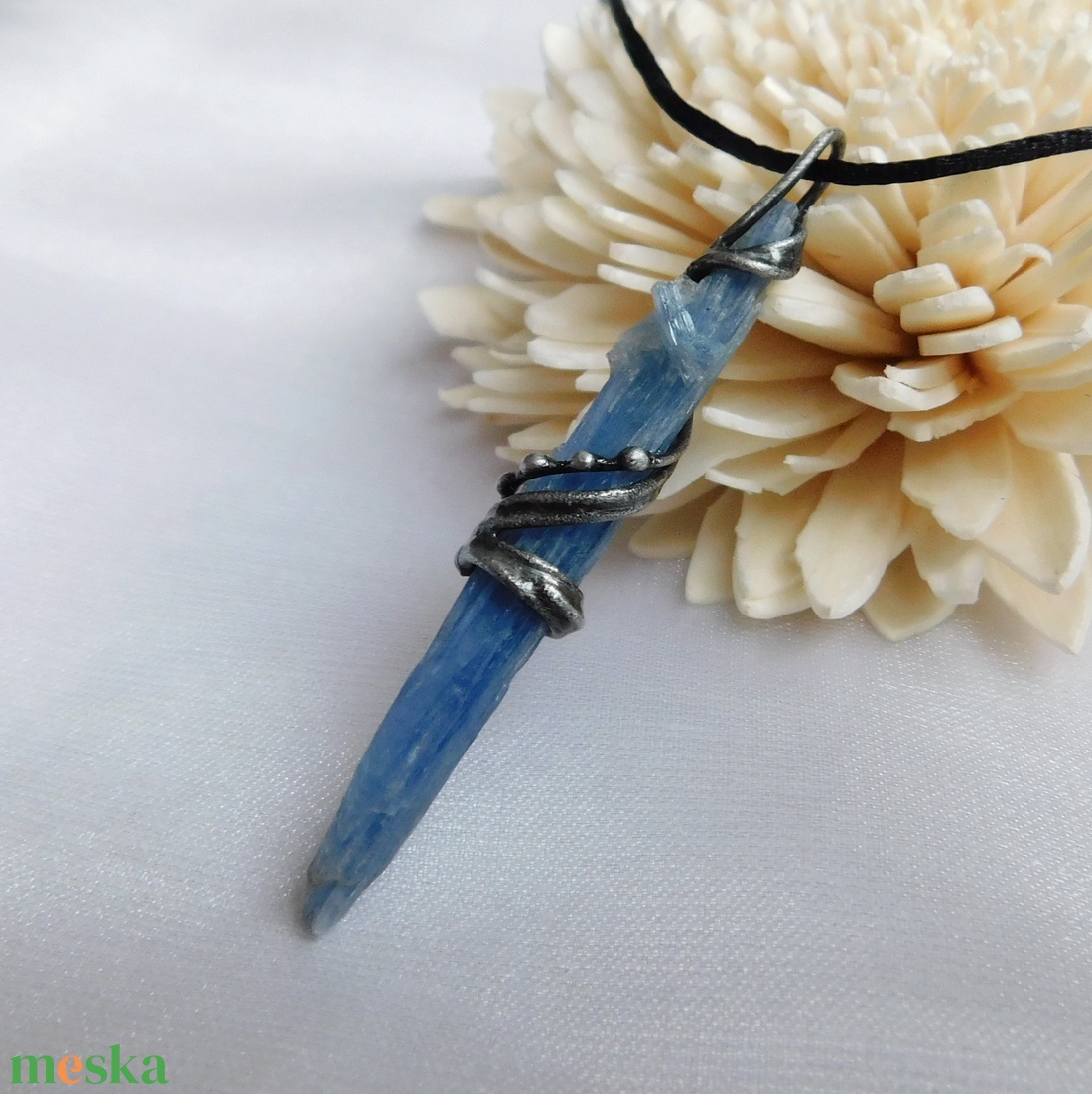 Kétoldalas nyers kianit medál  - ékszer - nyaklánc - hosszú nyaklánc - Meska.hu